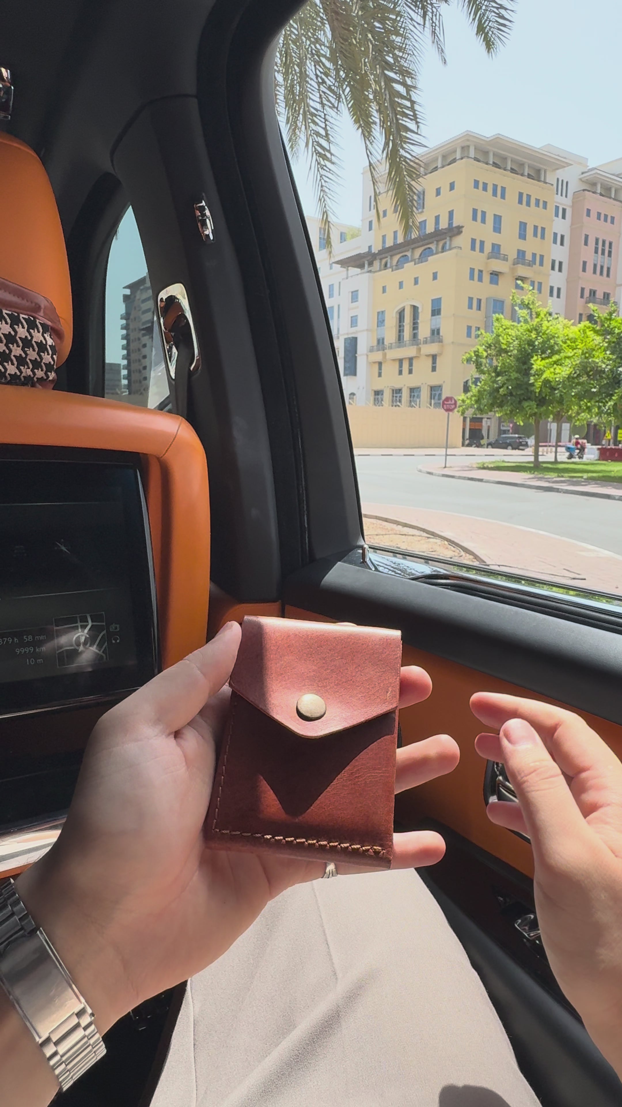 Compact Leather wallet in UAE | Crown Saddle | handcrafted Leather wallet in UAE