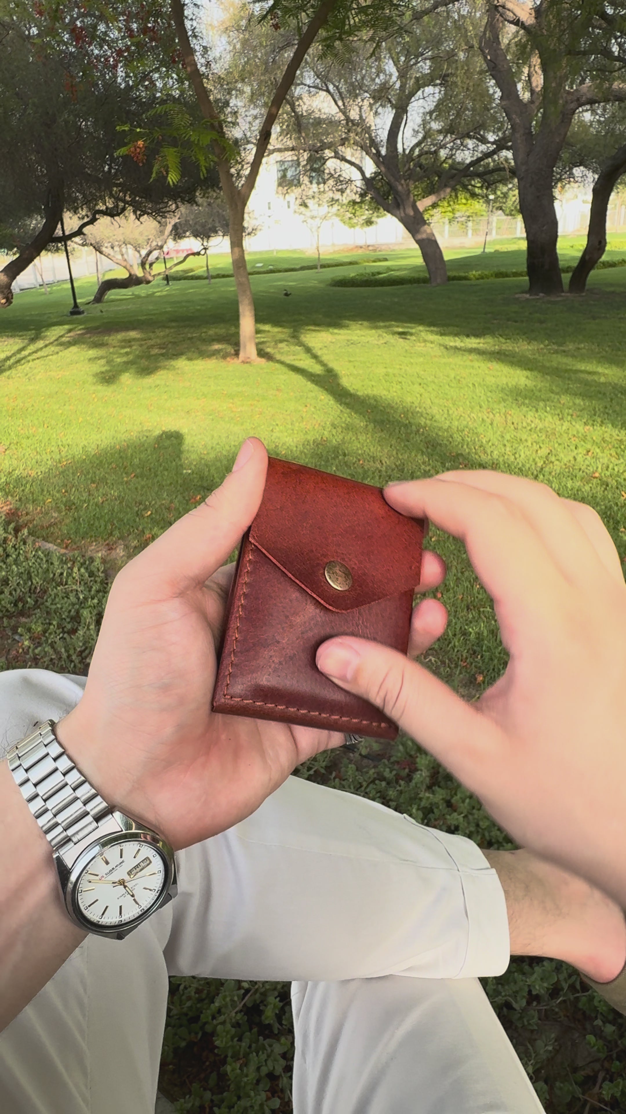 Compact Leather wallet in UAE | Crown Saddle | handcrafted Leather wallet in UAE